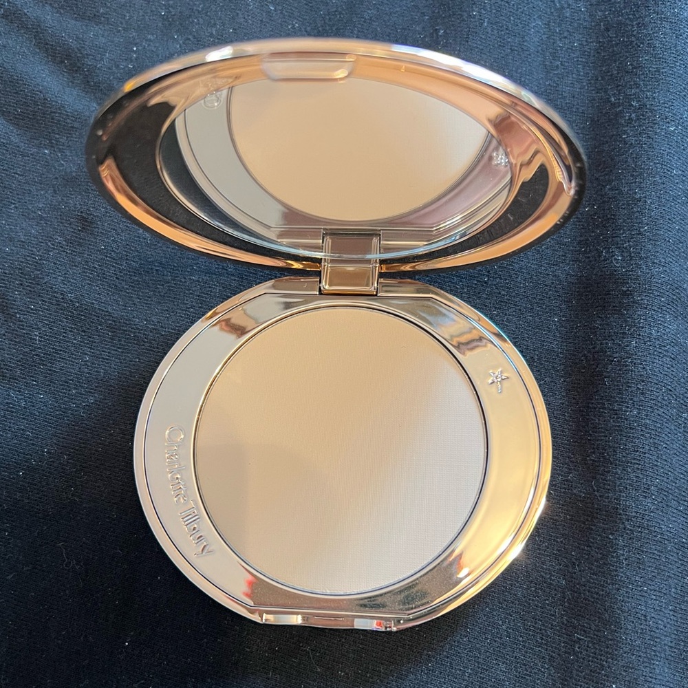 Charlotte Tilbury Airbrush Flawless Finish Powder - Shade 1